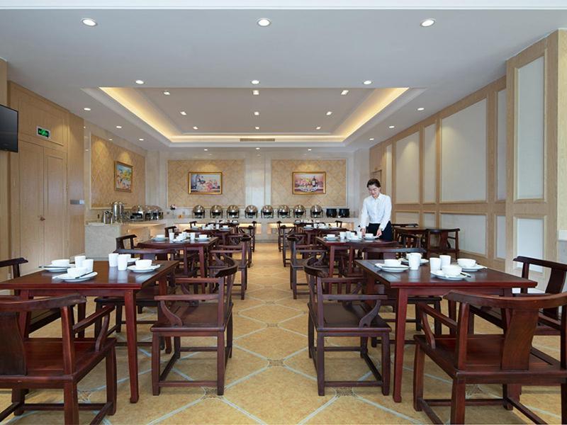 Vienna Hotels Jinghong Exterior photo